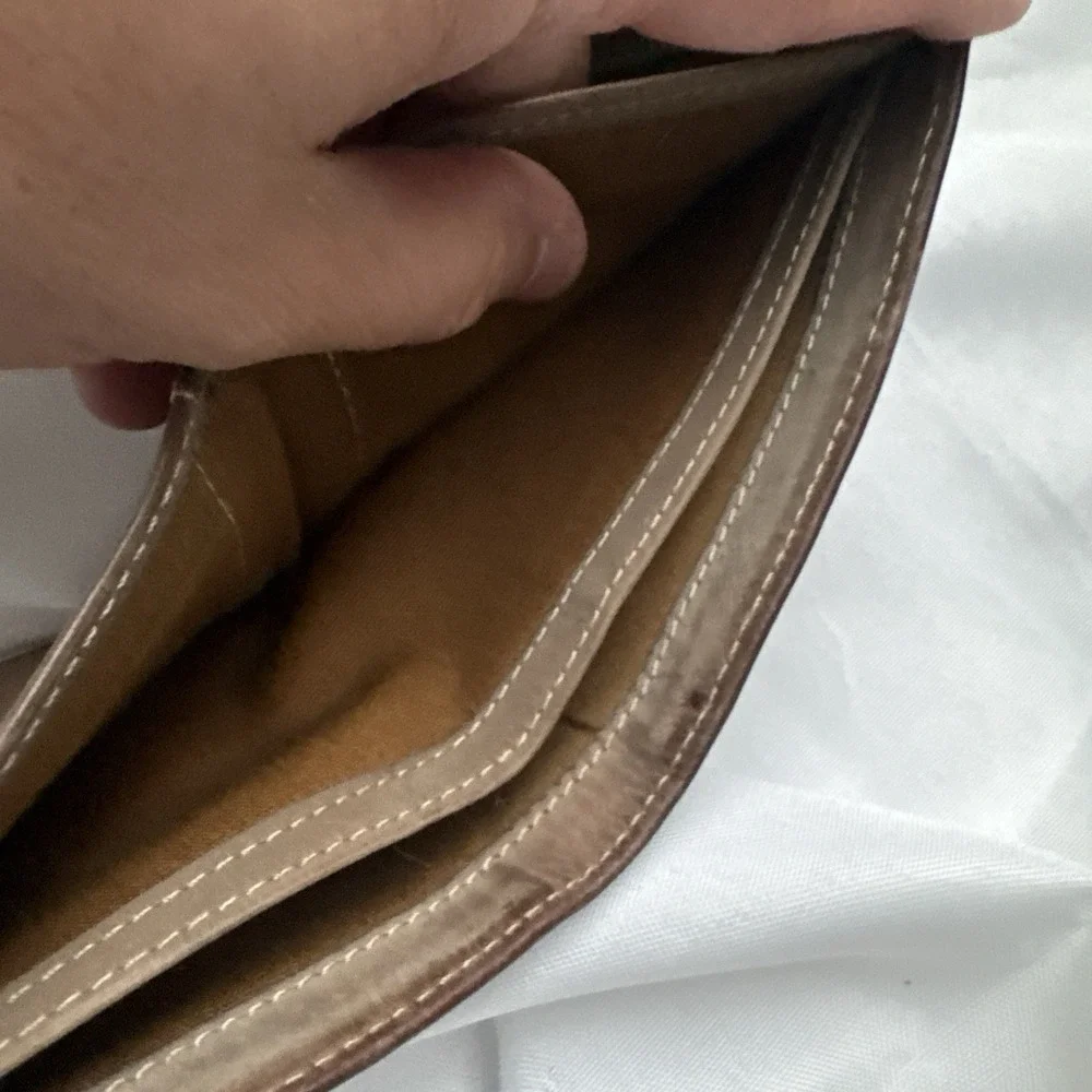 RARE Carhartt Men's Two-Tone Passcase Leather wallet